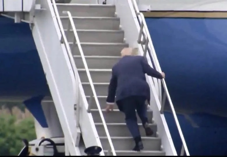 Donald Trump falls on the stairs while boarding Air Force One!